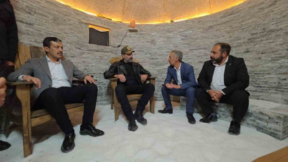 Sanatçı Uğur Işılak’tan Tuz Gölü Obası’na ziyaret