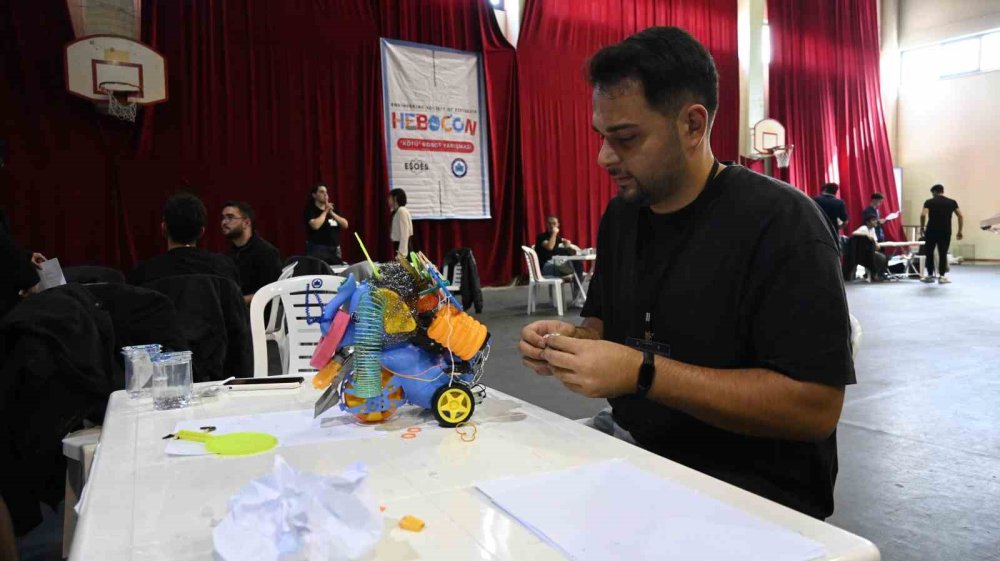 Türkiye’nin en çirkin robotları sahneye çıktı