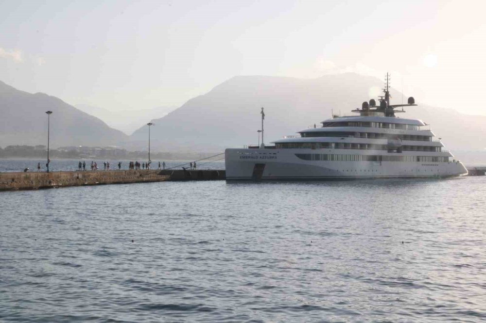 Alanya Limanı'nda bir lüks kruvaziyer daha