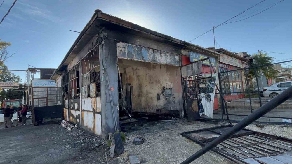 Dükkanda Korkunç Patlama: Alevler İçinde Kalan 2 Kadın Ağır Yaralı