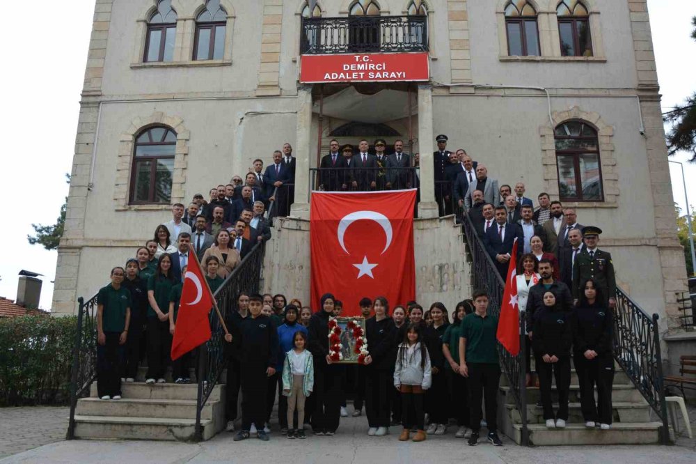 97 Yıl Önce Çekilen Fotoğraf, Cumhuriyet'in 102. Yılında Yeniden Canlandırıldı