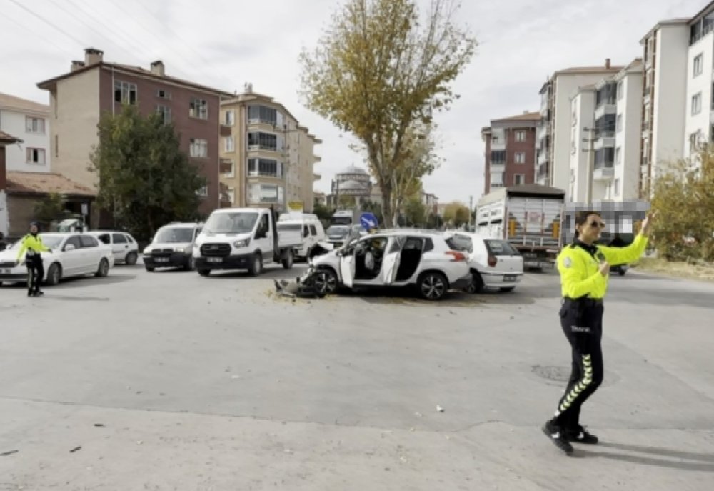 Ereğlikapı'da birbirine giren 3 araç hurdaya döndü