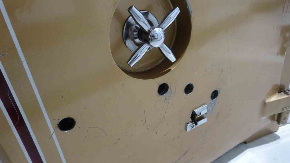 Kameraları boyayıp, çelik kasayı deldiler: 5 kilo altın çalıp kaçtılar