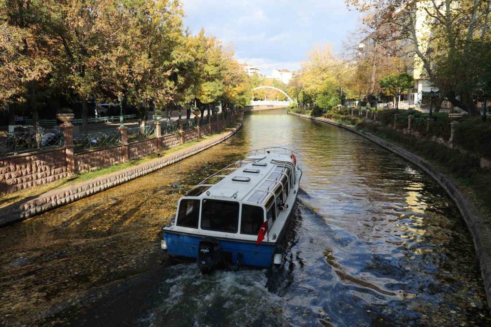 Kent sonbaharla masal kitabına döndü