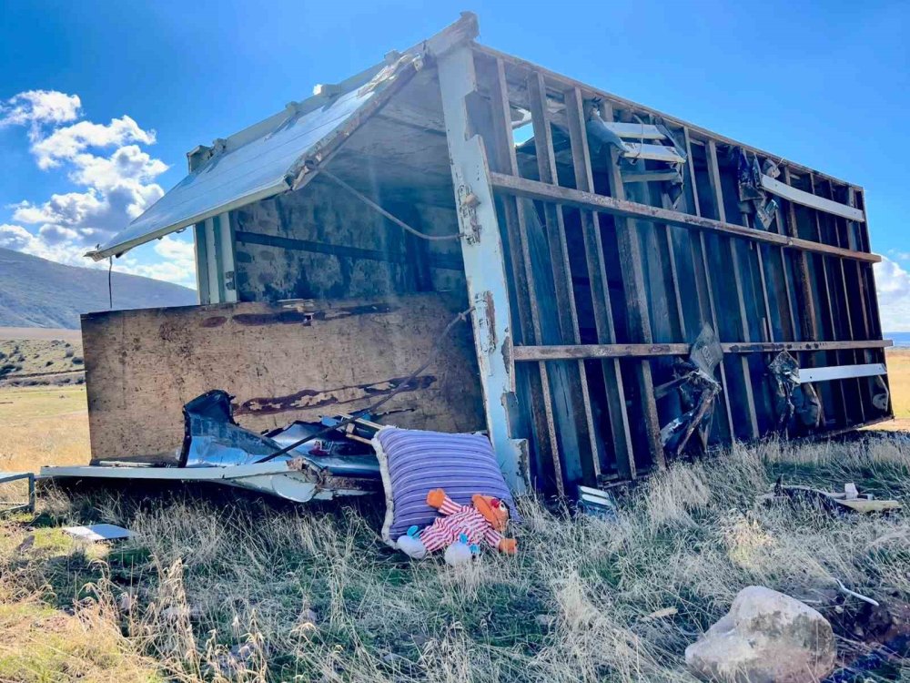 Ankara'da fırtınanın hasarı gün ağarınca ortaya çıktı