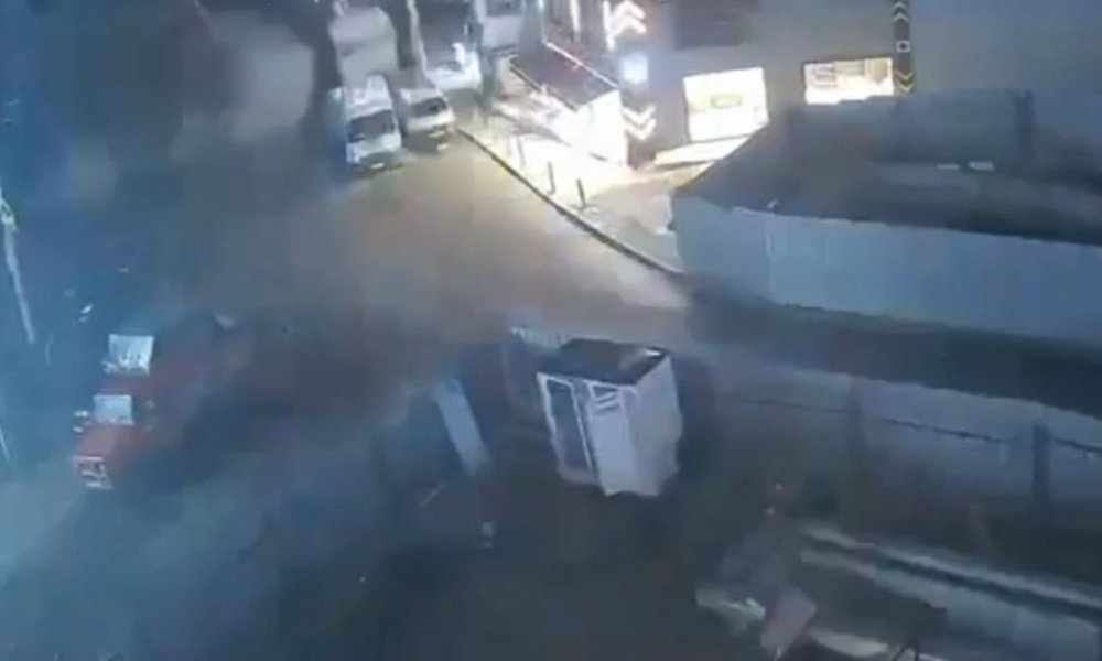 Gebze’deki binanın yıkılma anı kamerada