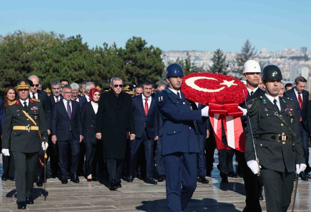 Son Başkomutan orduyu arkasına alıp ilk Başkomutan'ı ziyaret etti