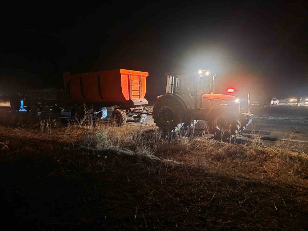 Traktöre çarpmamak için aracını feda etti