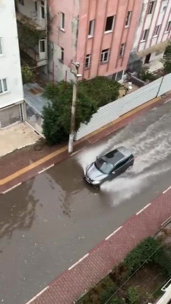Yağış sonrası görenler Antalya'ya kar yağdı sandı