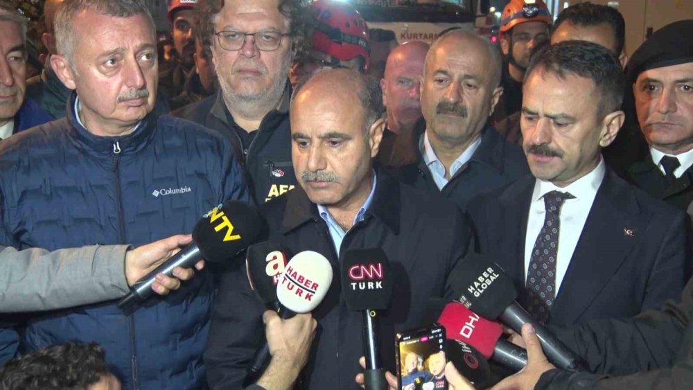 12 bina tahliye edildi! Anne ve babanın cansız bedenine ulaşıldı