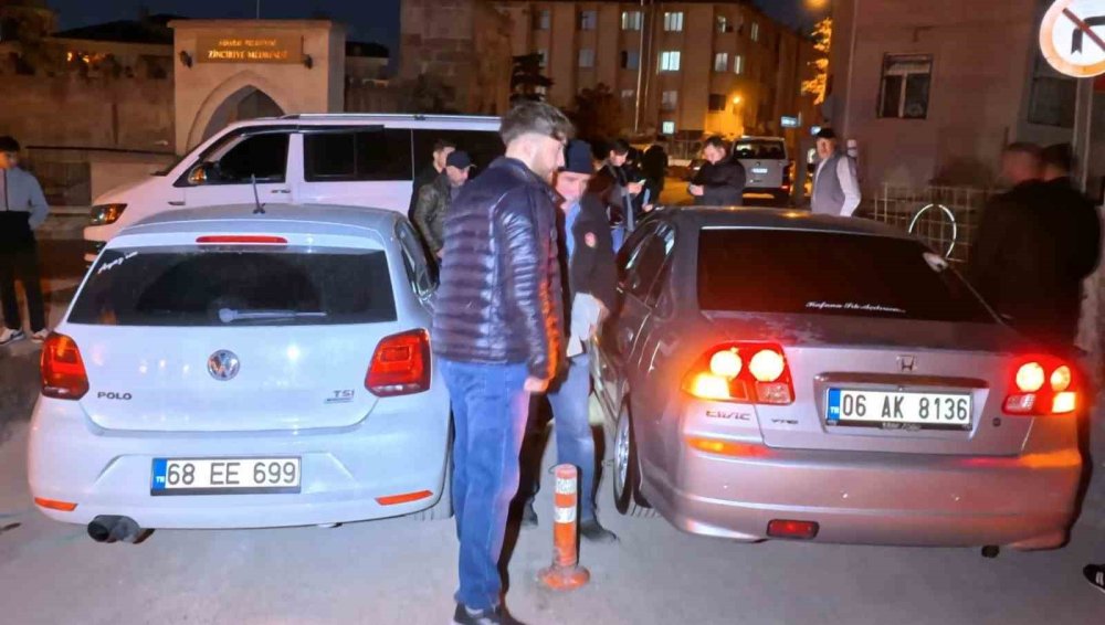 Sürücülere Büyük Şok: Belediye ve MEDAŞ'ın Kazdığı Çukurda Mahsur Kaldılar