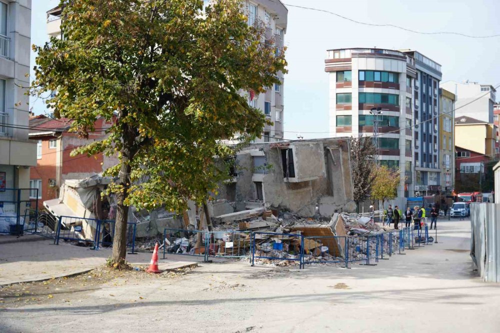 Enkazdan Sağ Kurtulan Dilara, Ailesinin Öldüğünü Bilmiyor: Deprem Sanıyor