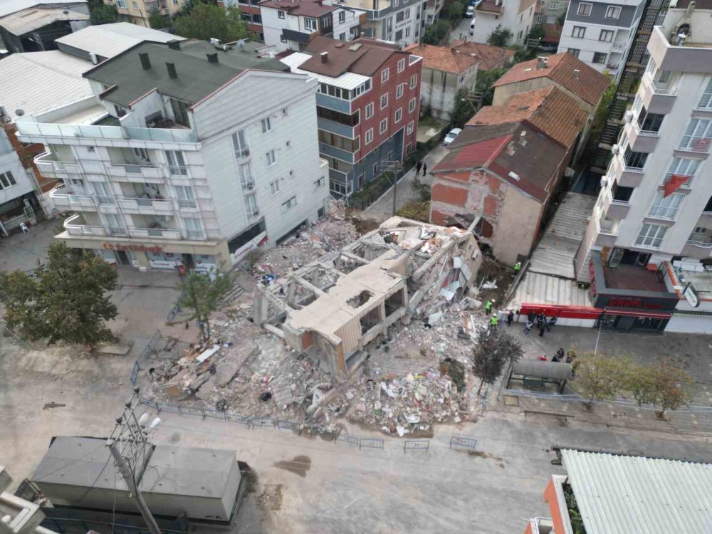 Enkazdan Sağ Kurtulan Dilara, Ailesinin Öldüğünü Bilmiyor: Deprem Sanıyor