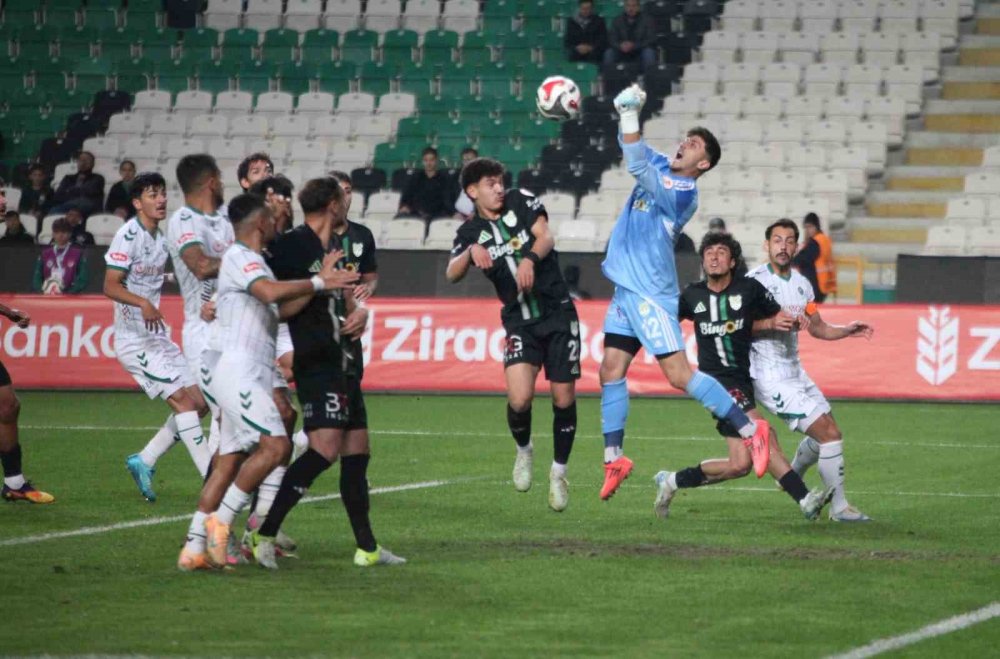 Konyaspor, 2 Kırmızı Karta Rağmen Kupada Turladı