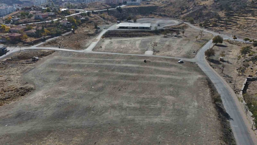 Roma'nın İhtişamı Bit Pazarı'nın Altından Çıktı: Hipodrom Keşfi!