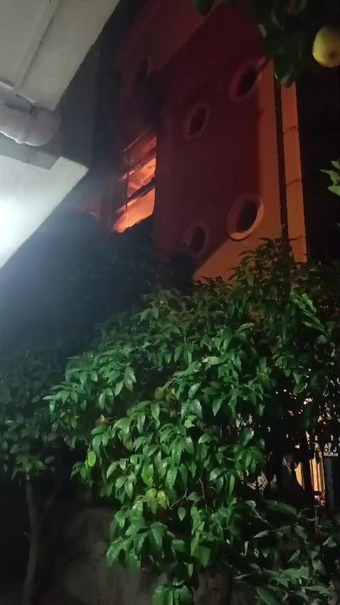 Evde mum yaktılar ev yandı