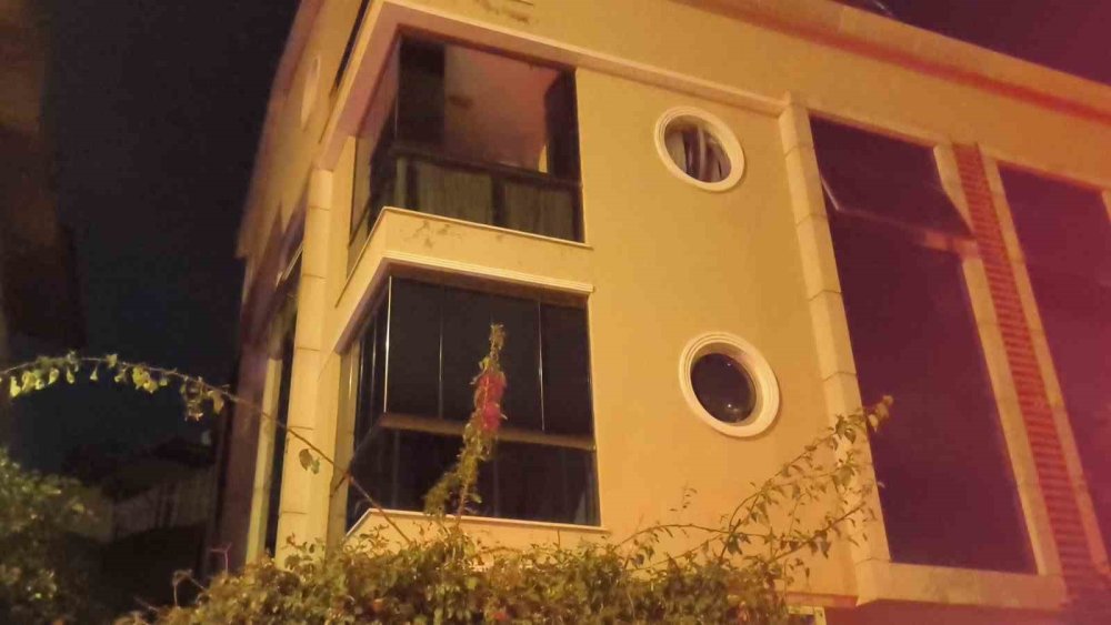 Evde mum yaktılar ev yandı