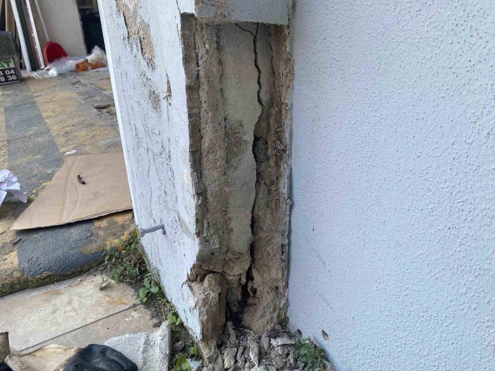 İstanbul'da neler oluyor? Binanın kolonları patladı