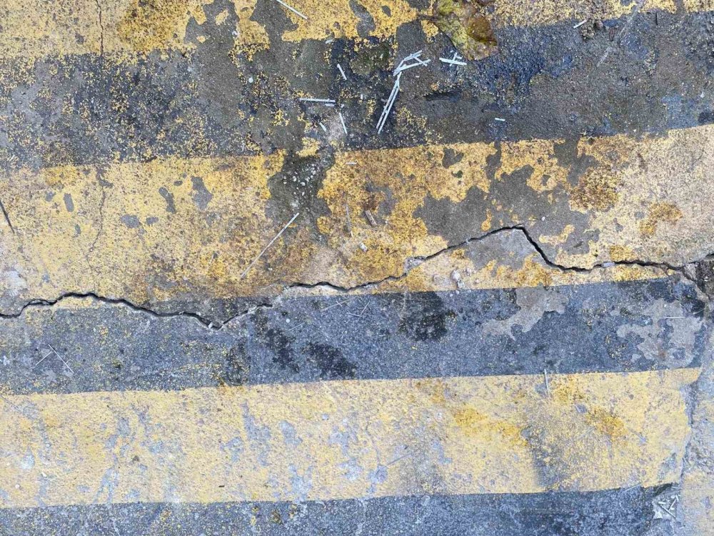 İstanbul'da neler oluyor? Binanın kolonları patladı