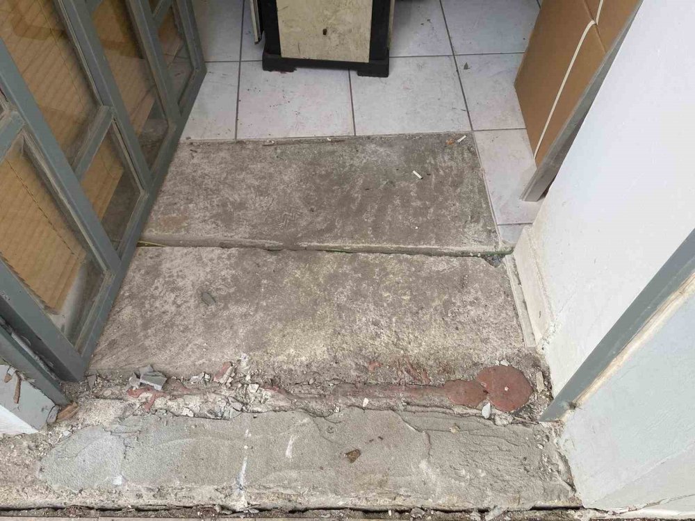 İstanbul'da neler oluyor? Binanın kolonları patladı