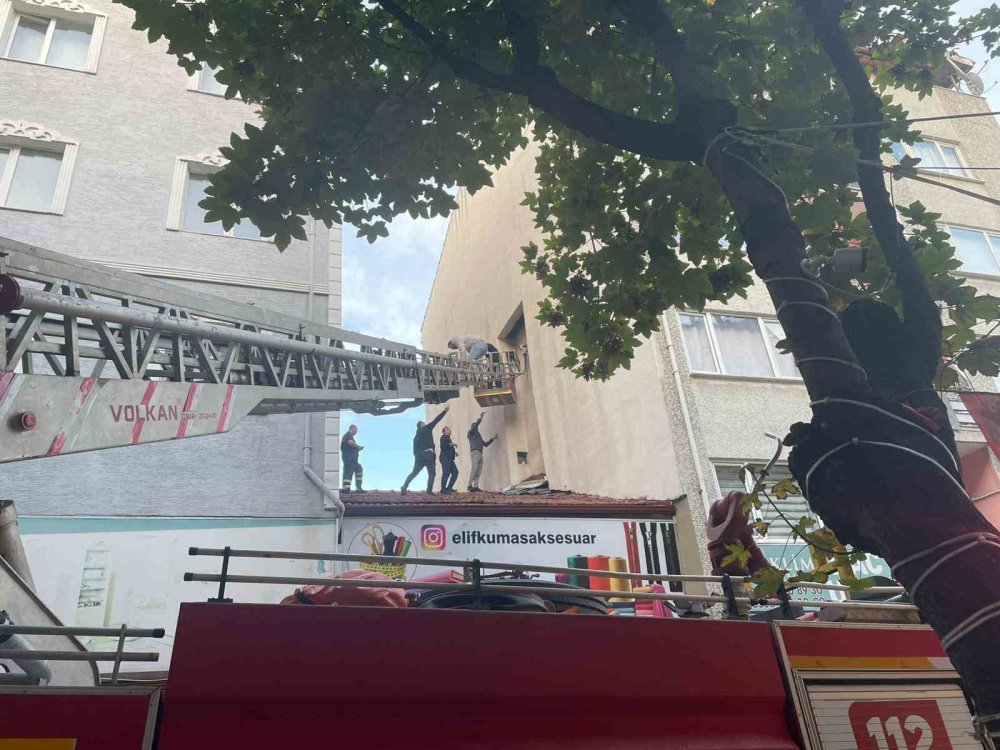 Polisten kaçarken Noel Baba oldu