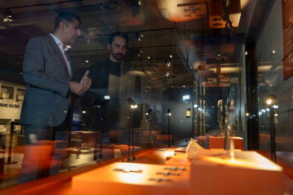 Sardes Antik Kenti’nde Gece Müzeciliği Başladı: Binlerce Yıllık Tarih Işıklarla Canlanıyor