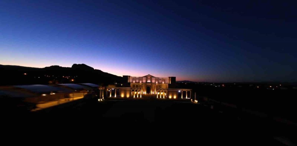 Sardes Antik Kenti’nde Gece Müzeciliği Başladı: Binlerce Yıllık Tarih Işıklarla Canlanıyor