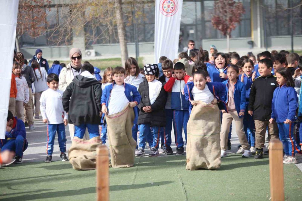 Anadolu'yu Dolaşan Geleneksel Oyunlar Konya'da