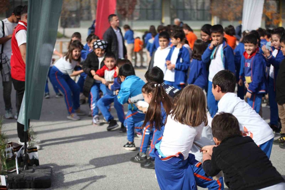 Anadolu'yu Dolaşan Geleneksel Oyunlar Konya'da