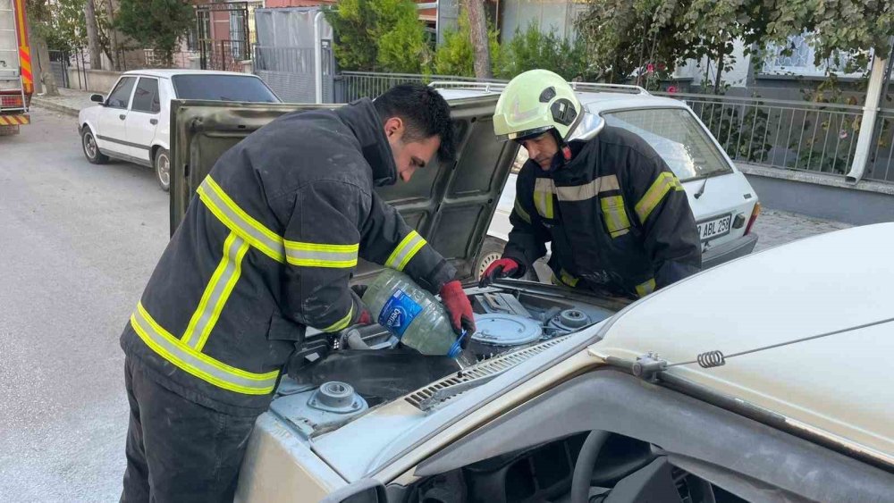 Seyir Halindeki Tofaş Alev Aldı, Vatandaşlar Tüple Söndürdü