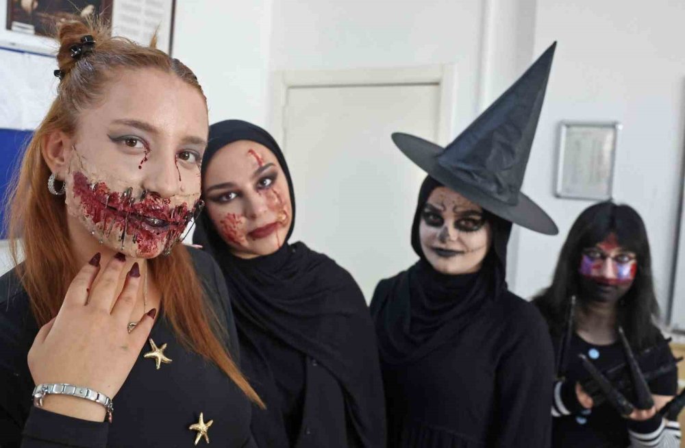 Görenleri ‘korkutan’ makyaj