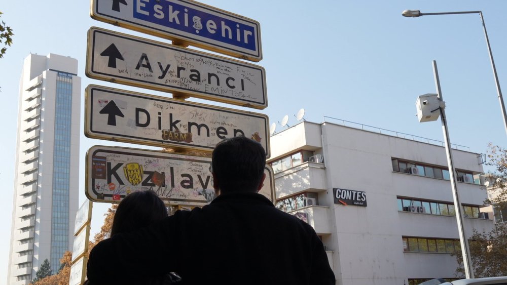 Ankara Kızılay Tabelası Yeniden Kirletildi: Sosyal Medya Akımının Yeni Odağı
