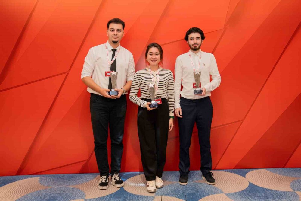 İEÜ Öğrencileri Lojistik Vaka Yarışması’nda Türkiye Şampiyonu!