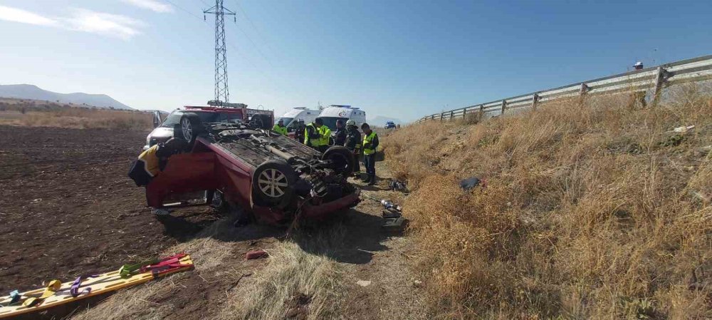Şarampole yuvarlanan otomobilde sürücünün annesi yaşamını yitirdi