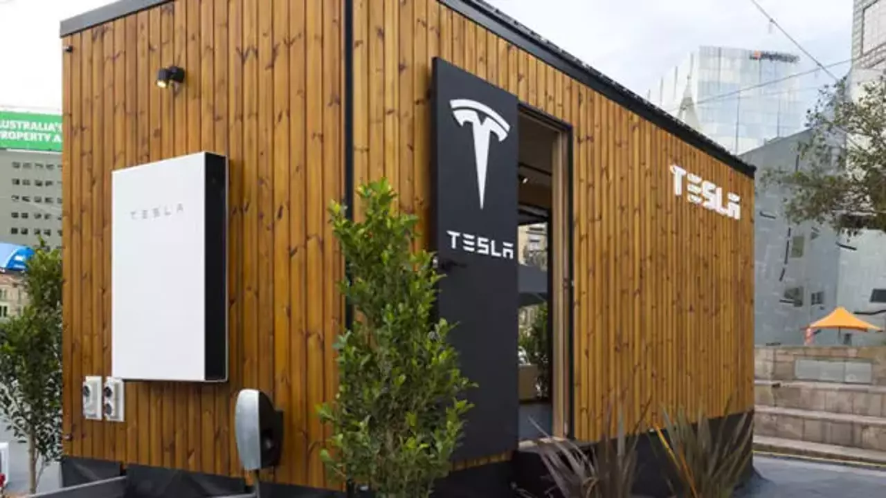 tesla-tiny-house-2.webp