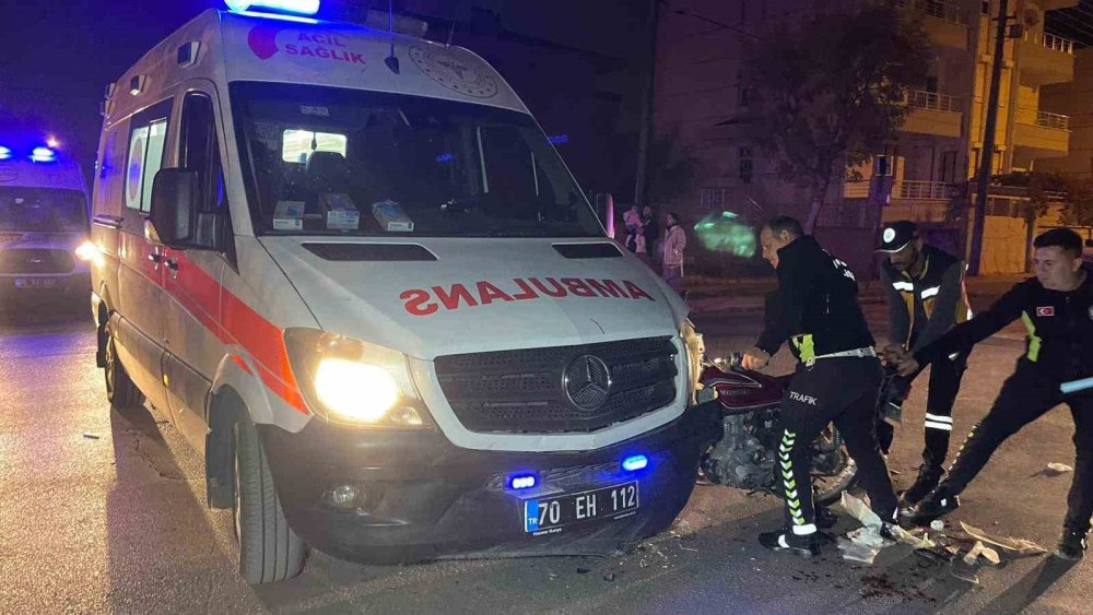 Yaralı Taşıyan Ambulans Kaza Yaptı
