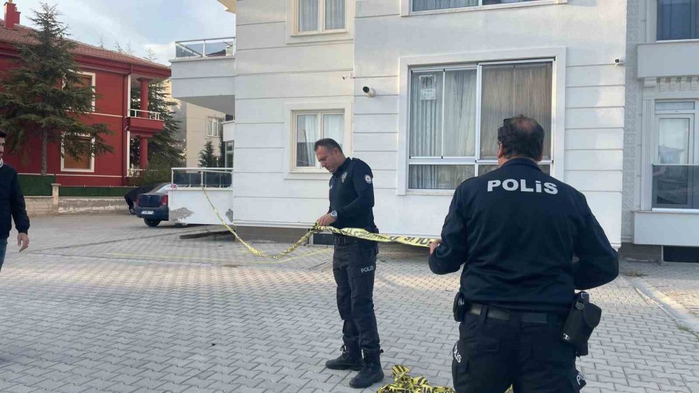 5’inci kattan düşen genç öğretmen Ebru Koçak kurtarılamadı