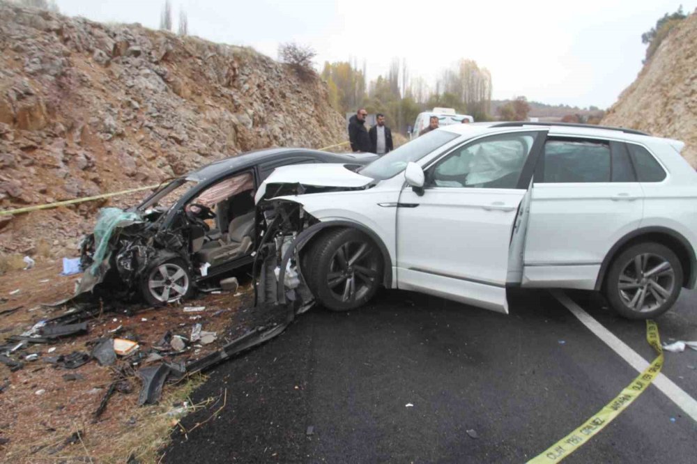 Kara Haber Beyşehir'den Geldi: Virajdaki Kaza Bir Aileyi Yasa Boğdu