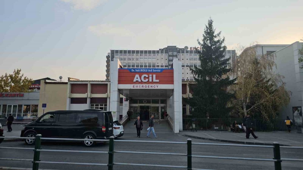 Okulda başlayan festival hastanede bitti: 80 öğrenci zehirlendi