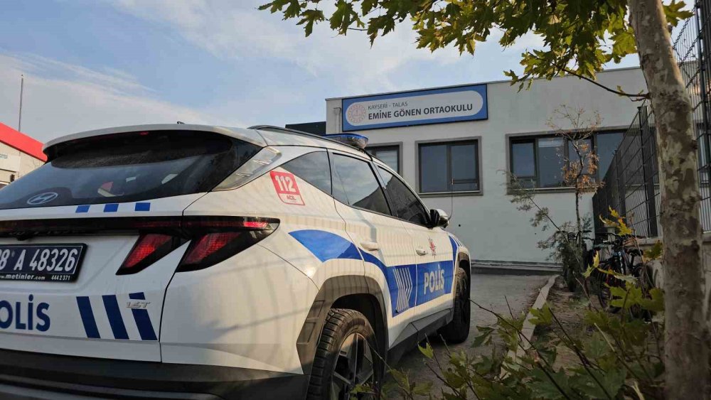 Okulda başlayan festival hastanede bitti: 80 öğrenci zehirlendi