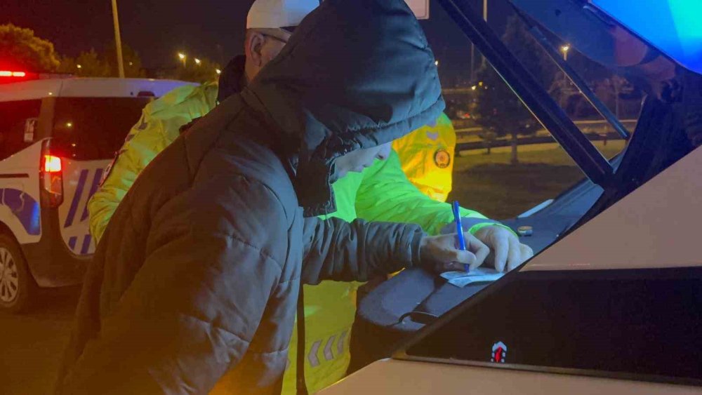 Seyir halindeyken uyudu, kaza yaptı yine uyudu