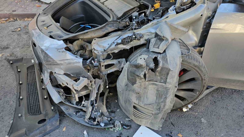 Tesla'nın hız denemesini, Konya kamyoneti durdurdu