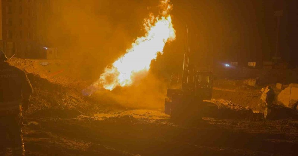 Deprem Konutları Bölgesinde Altyapı Kazası: Doğal Gaz Borusu Patladı