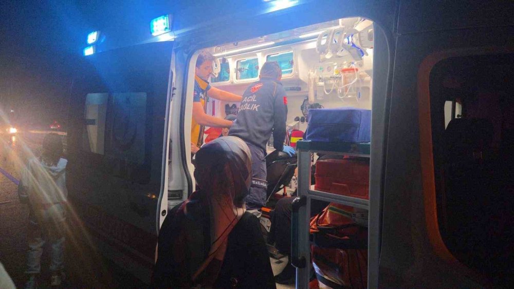 Freni boşaldı 39 yolcusuyla otomobile çarptı