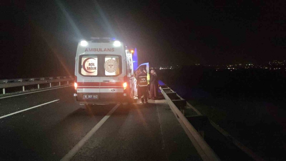 Freni boşaldı 39 yolcusuyla otomobile çarptı