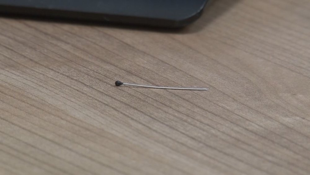 Ağrıdan kıvranan 2 yaşındaki çocuğun karnından çıktı