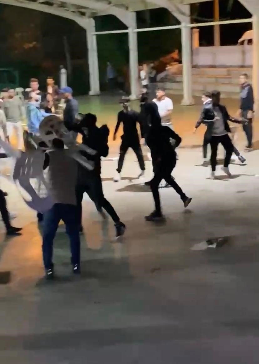 Antalya'da düğün alanı savaş alanına döndü