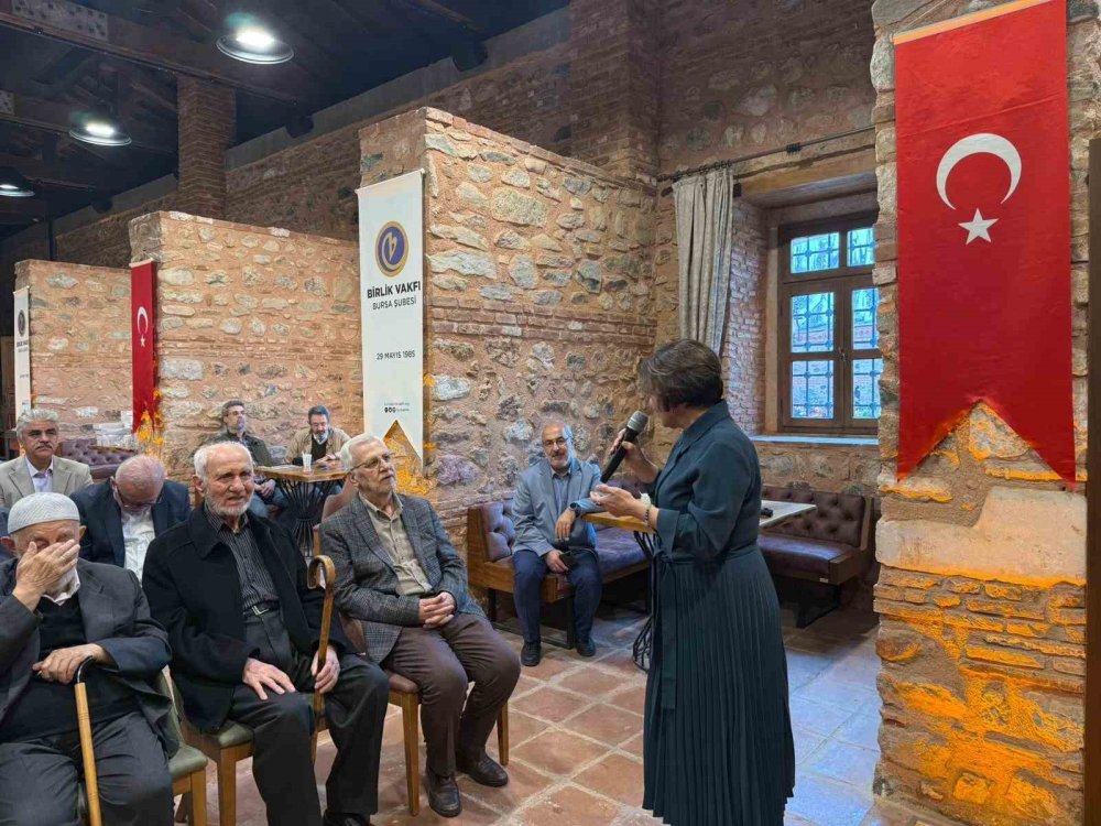 Gençlik gitti hasret gitmedi: 40 yıl sonra mezun oldukları okulda buluştular