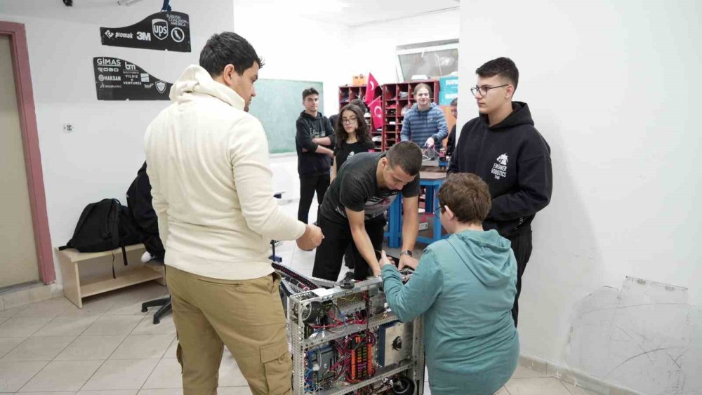 Kazan Dairesinden Dünya Şampiyonluğuna: EMONER Robotics'in 3D Yazıcı Zaferi