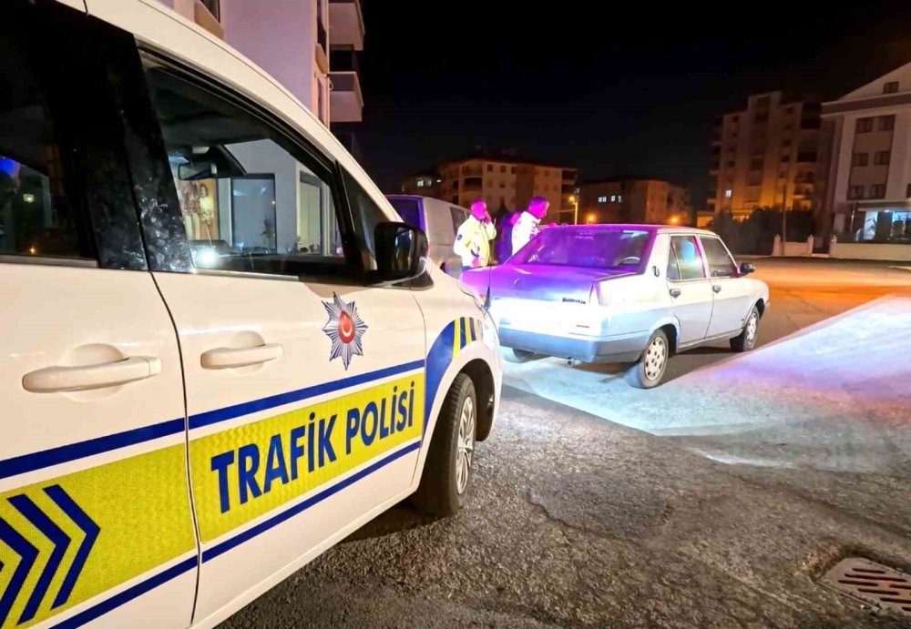 Yine Aksaray yine olay! Aracı bırakıp yaya olarak kaçtı